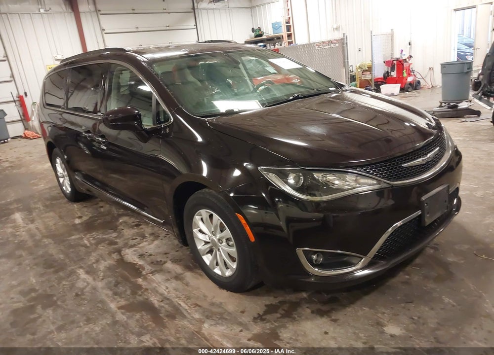 2017 CHRYSLER PACIFICA TOURING L VIN: 2C4RC1BG9HR794352