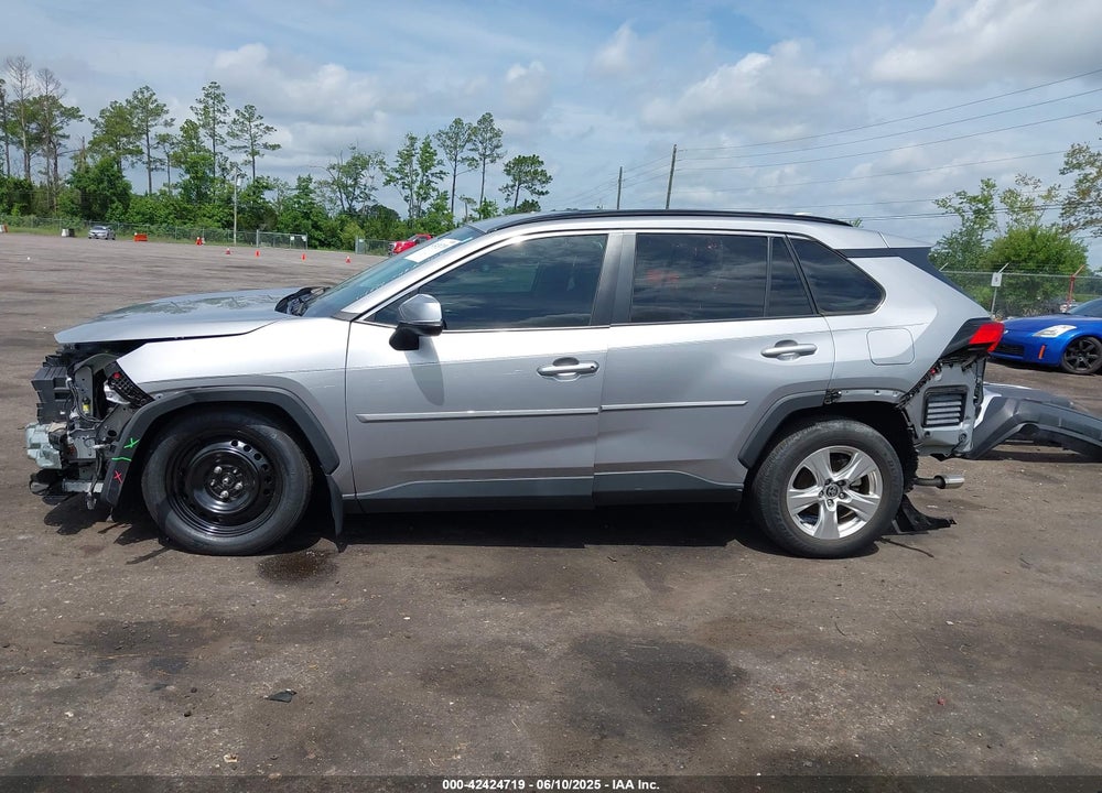 2021 TOYOTA RAV4 XLE VIN: 2T3P1RFV8MC242220