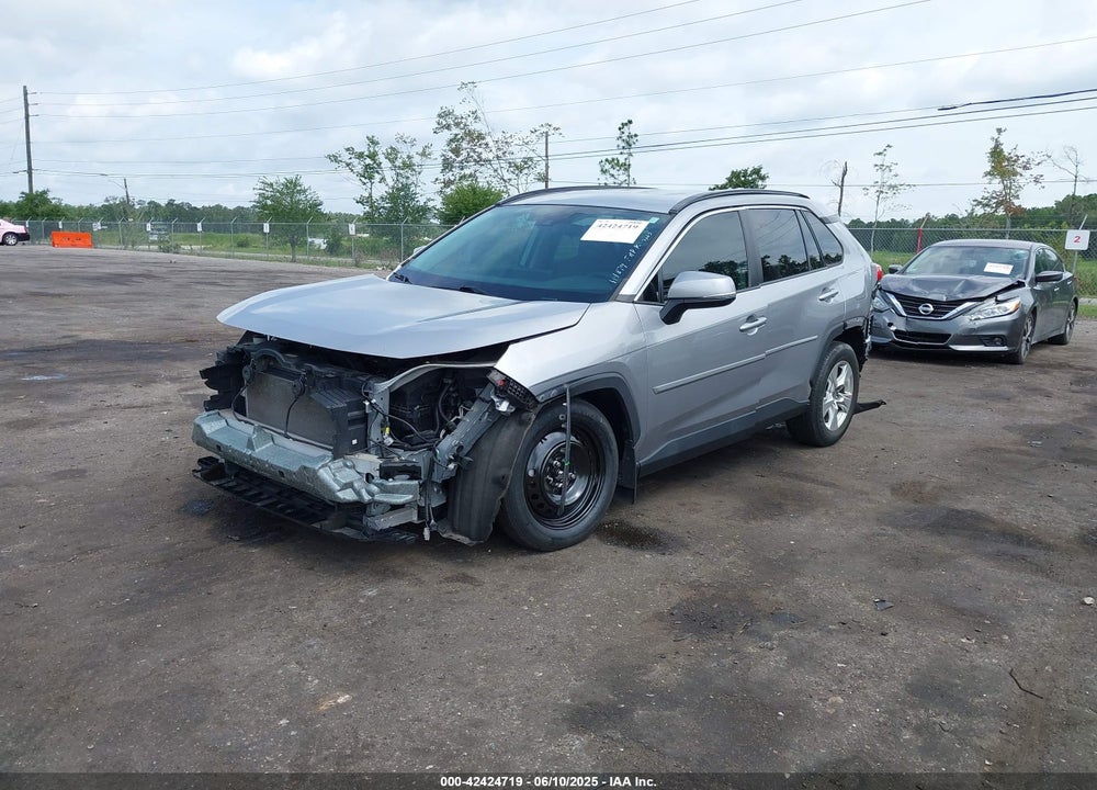 2021 TOYOTA RAV4 XLE VIN: 2T3P1RFV8MC242220