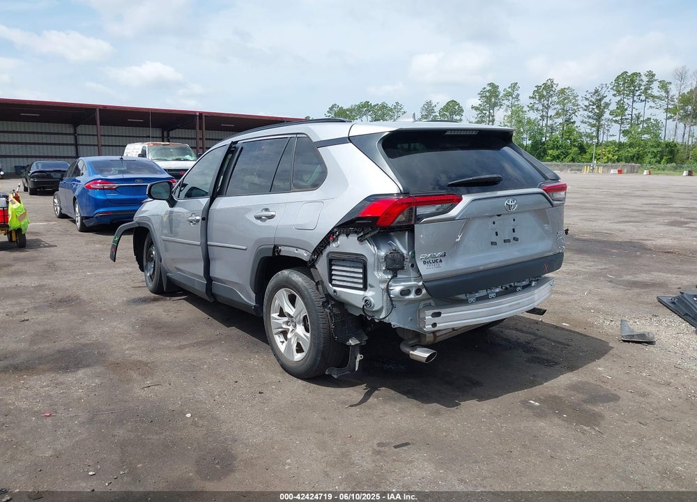 2021 TOYOTA RAV4 XLE VIN: 2T3P1RFV8MC242220