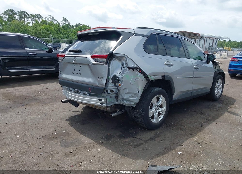 2021 TOYOTA RAV4 XLE VIN: 2T3P1RFV8MC242220