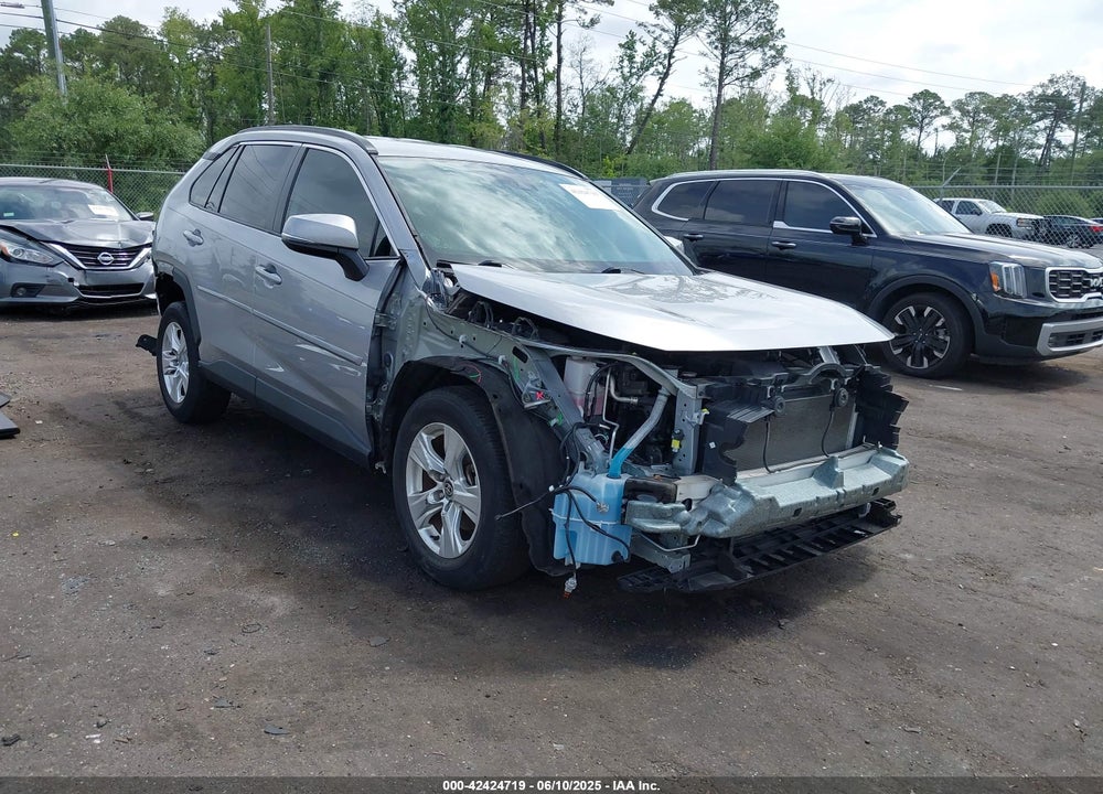2021 TOYOTA RAV4 XLE VIN: 2T3P1RFV8MC242220