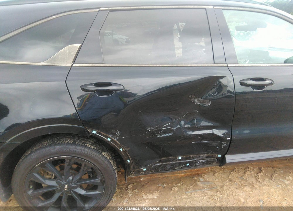 2021 KIA SORENTO VIN: 5XYRKDLF8MG026547