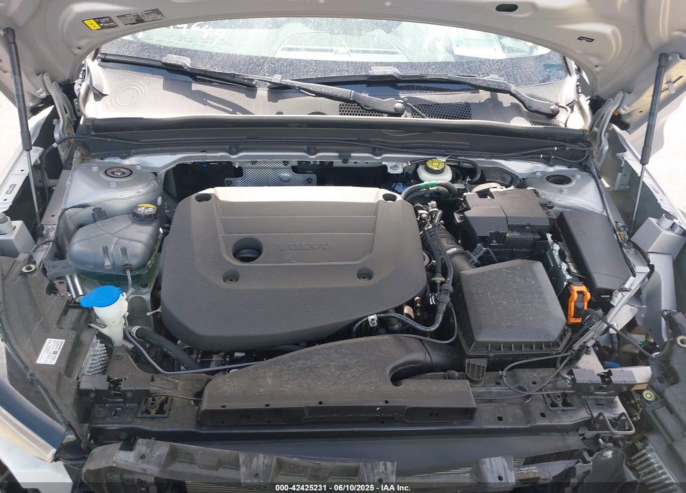 2024 VOLVO XC40 B5 PLUS BRIGHT THEME VIN: YV4L12UE0R2249649