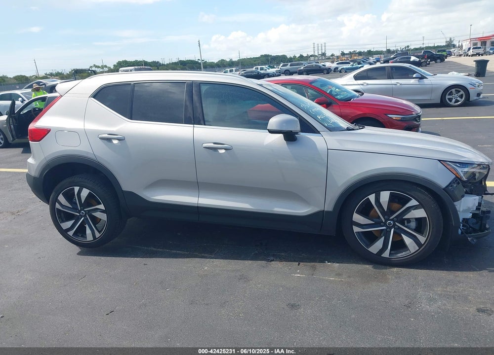 2024 VOLVO XC40 B5 PLUS BRIGHT THEME VIN: YV4L12UE0R2249649