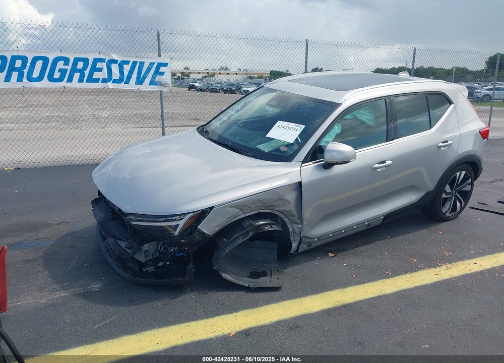 2024 VOLVO XC40 B5 PLUS BRIGHT THEME VIN: YV4L12UE0R2249649