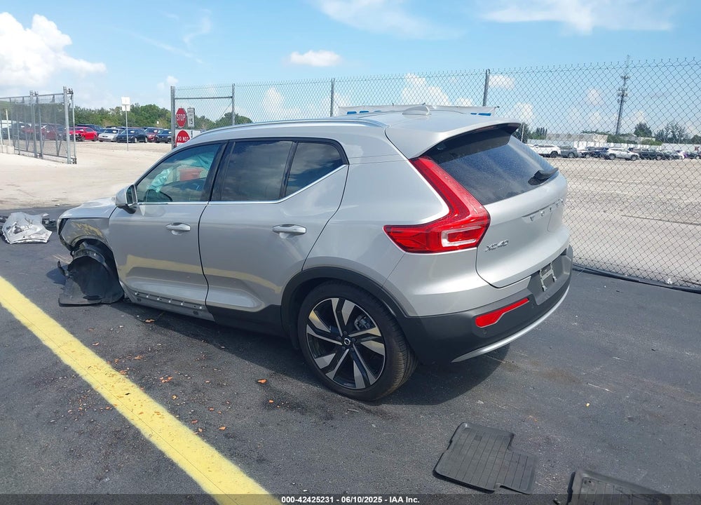 2024 VOLVO XC40 B5 PLUS BRIGHT THEME VIN: YV4L12UE0R2249649