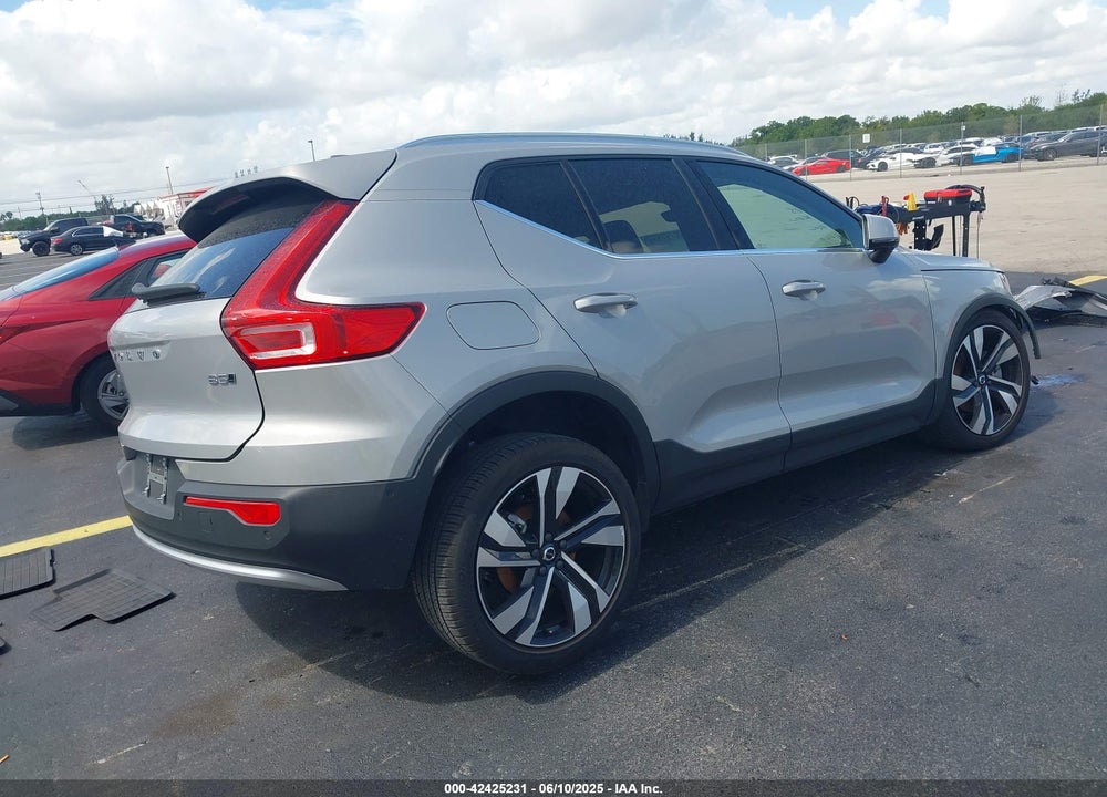 2024 VOLVO XC40 B5 PLUS BRIGHT THEME VIN: YV4L12UE0R2249649