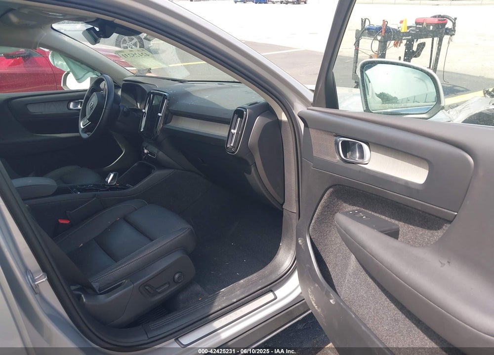 2024 VOLVO XC40 B5 PLUS BRIGHT THEME VIN: YV4L12UE0R2249649