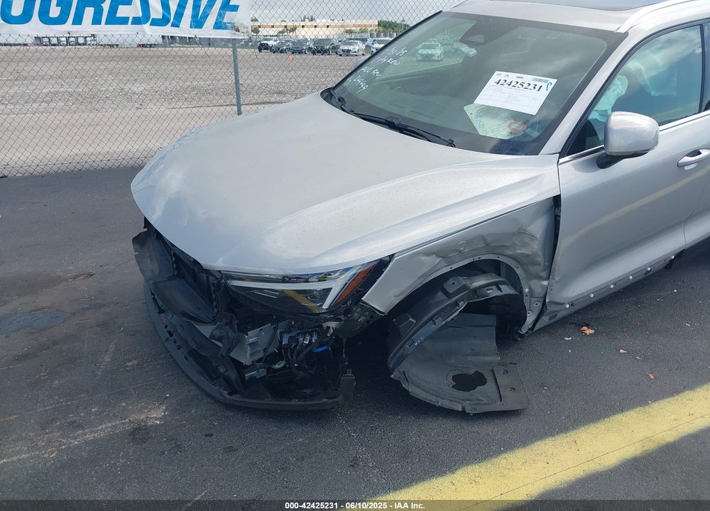 2024 VOLVO XC40 B5 PLUS BRIGHT THEME VIN: YV4L12UE0R2249649