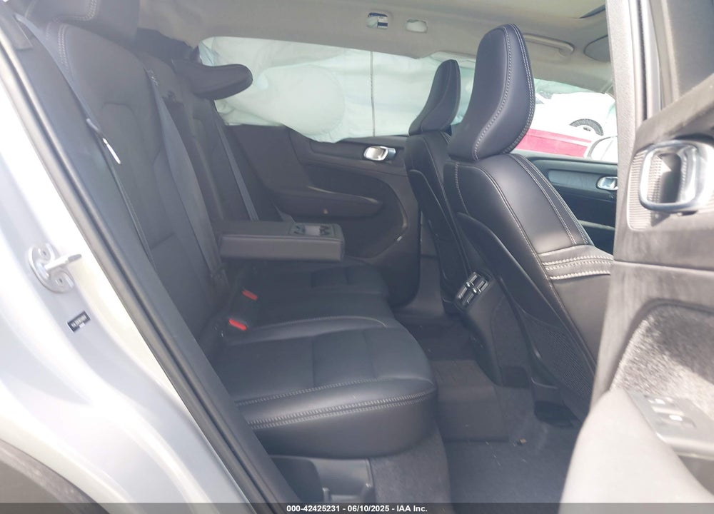 2024 VOLVO XC40 B5 PLUS BRIGHT THEME VIN: YV4L12UE0R2249649