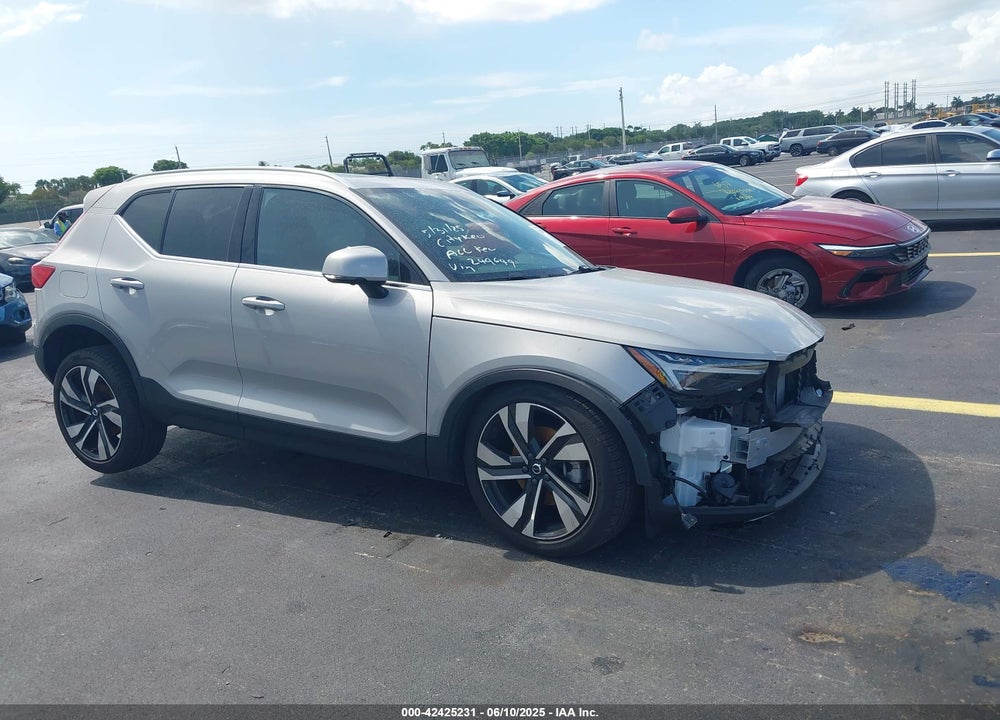 2024 VOLVO XC40 B5 PLUS BRIGHT THEME VIN: YV4L12UE0R2249649