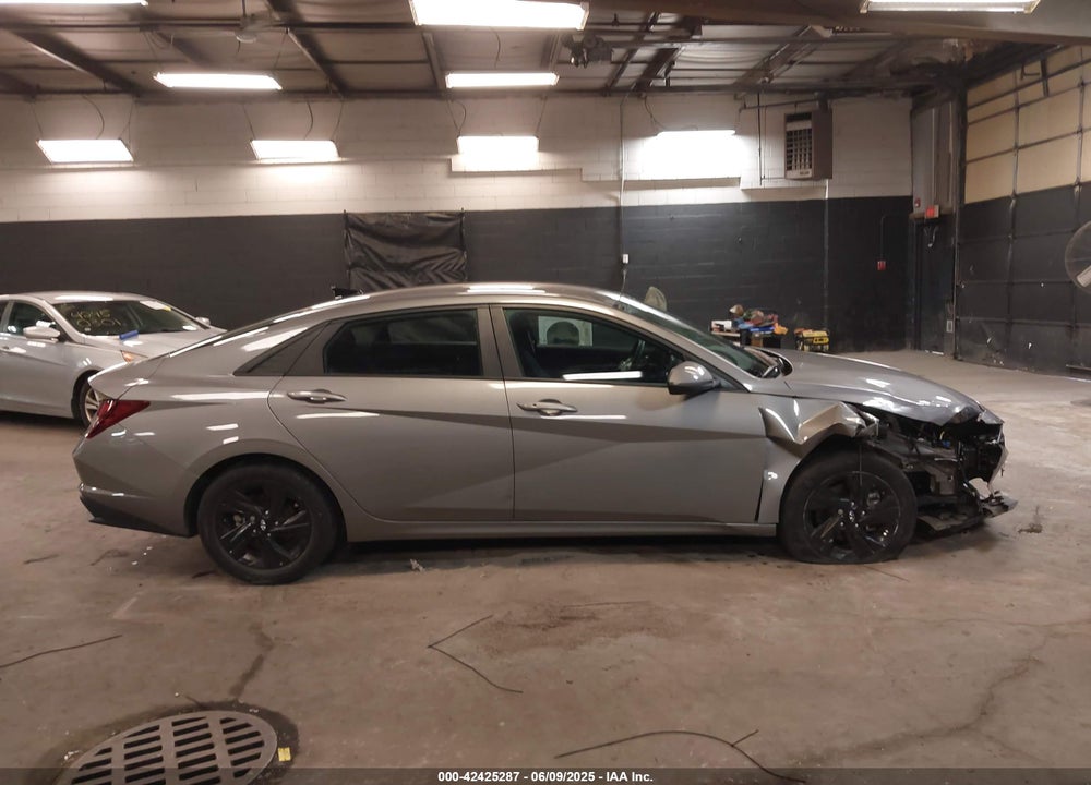 2021 HYUNDAI ELANTRA VIN: KMHLM4AG5MU066090