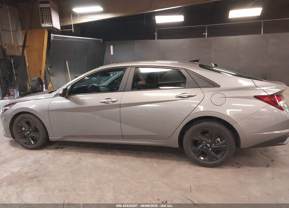 2021 HYUNDAI ELANTRA VIN: KMHLM4AG5MU066090