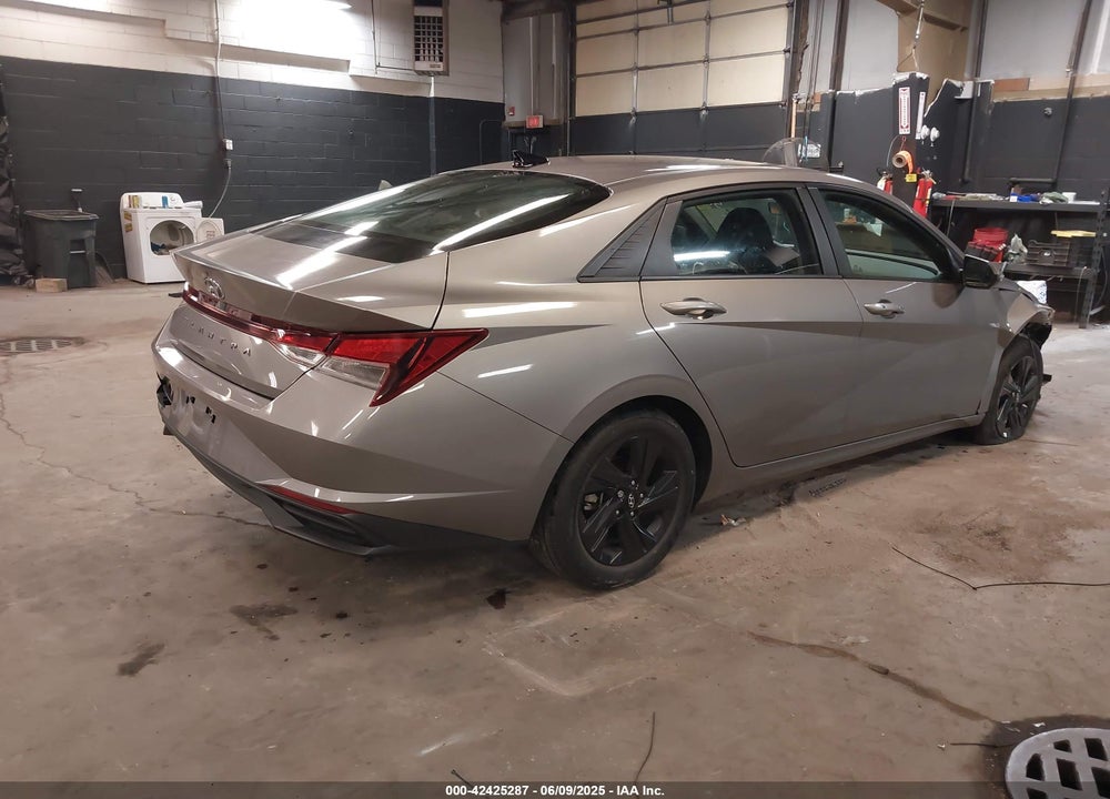 2021 HYUNDAI ELANTRA VIN: KMHLM4AG5MU066090