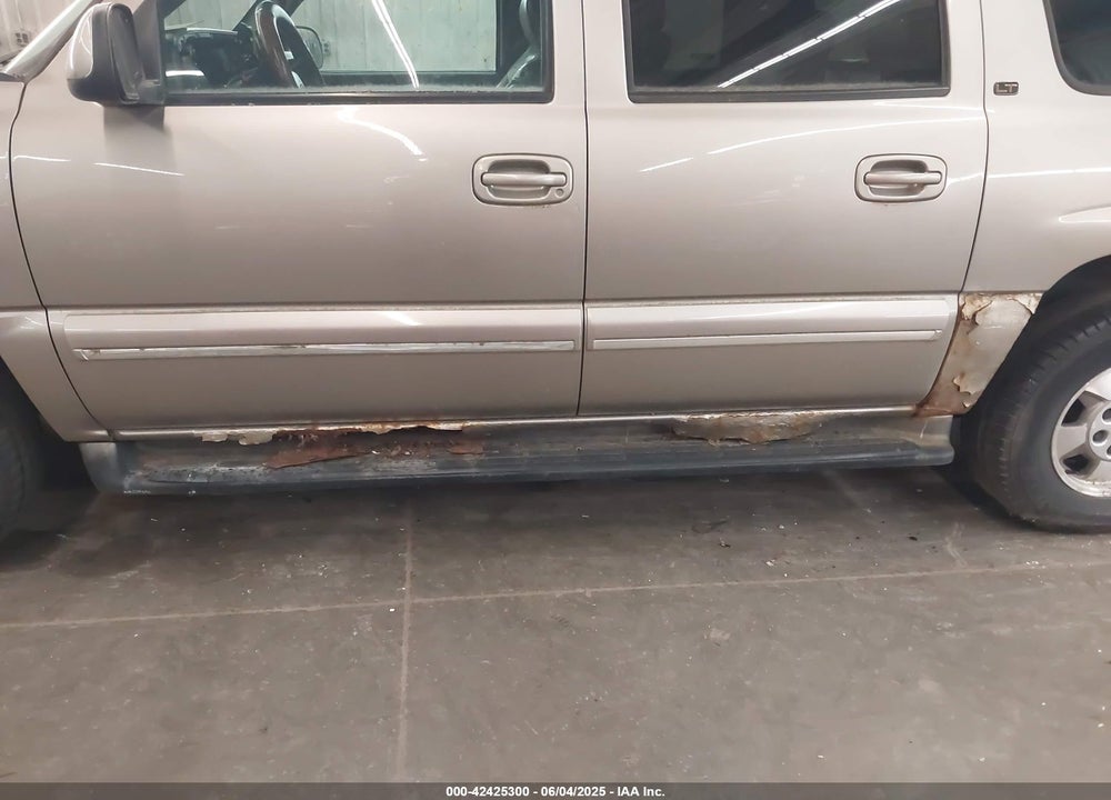 2001 CHEVROLET SUBURBAN 1500 LT VIN: 3GNFK16T51G179930
