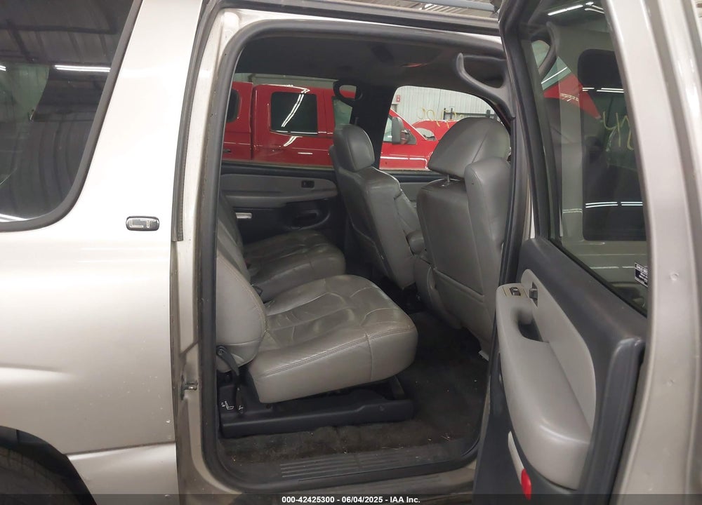 2001 CHEVROLET SUBURBAN 1500 LT VIN: 3GNFK16T51G179930