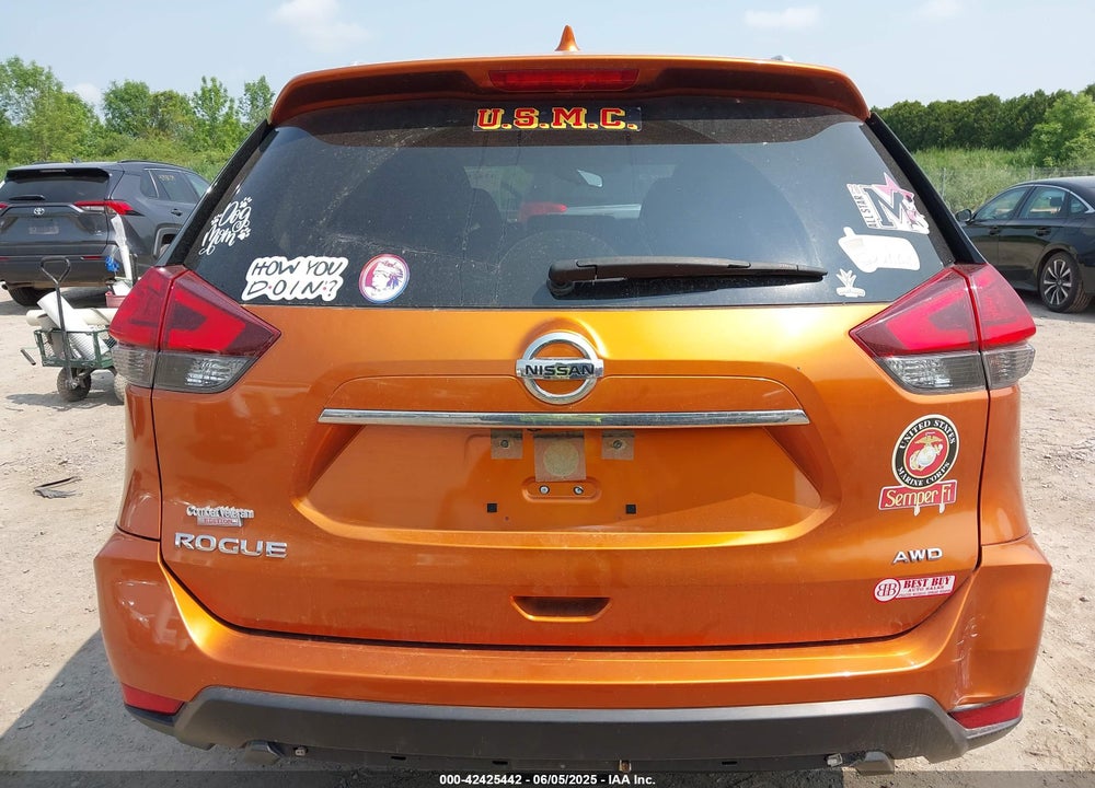 2017 NISSAN ROGUE VIN: JN8AT2MV5HW008931
