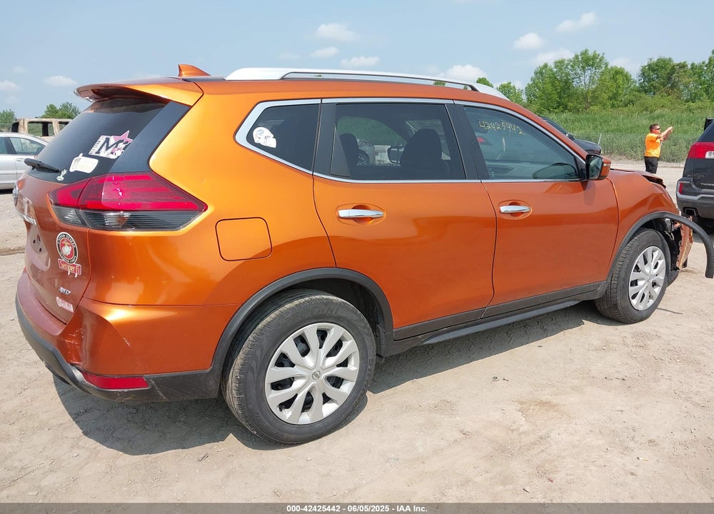 2017 NISSAN ROGUE VIN: JN8AT2MV5HW008931
