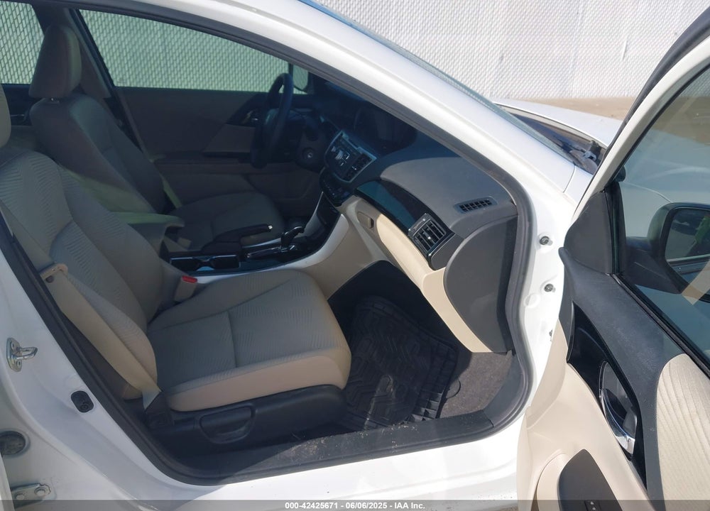 2016 HONDA ACCORD VIN: 1HGCR2F37GA165355