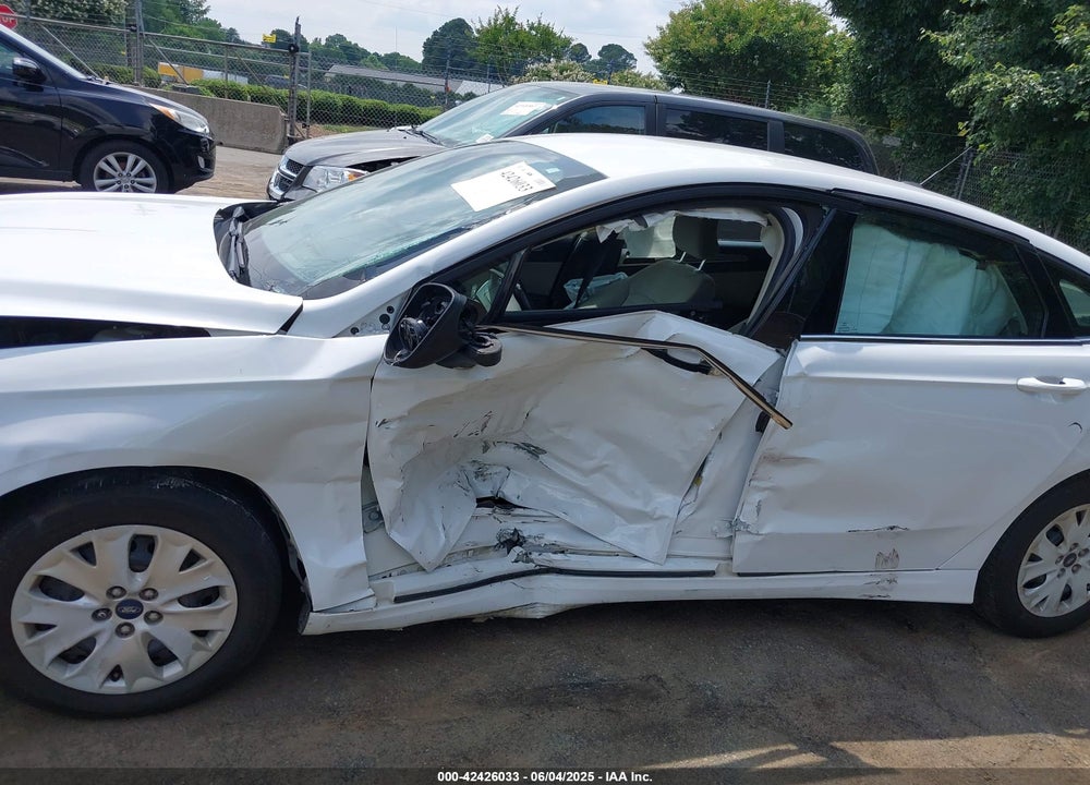 2019 FORD FUSION S VIN: 3FA6P0G77KR234914
