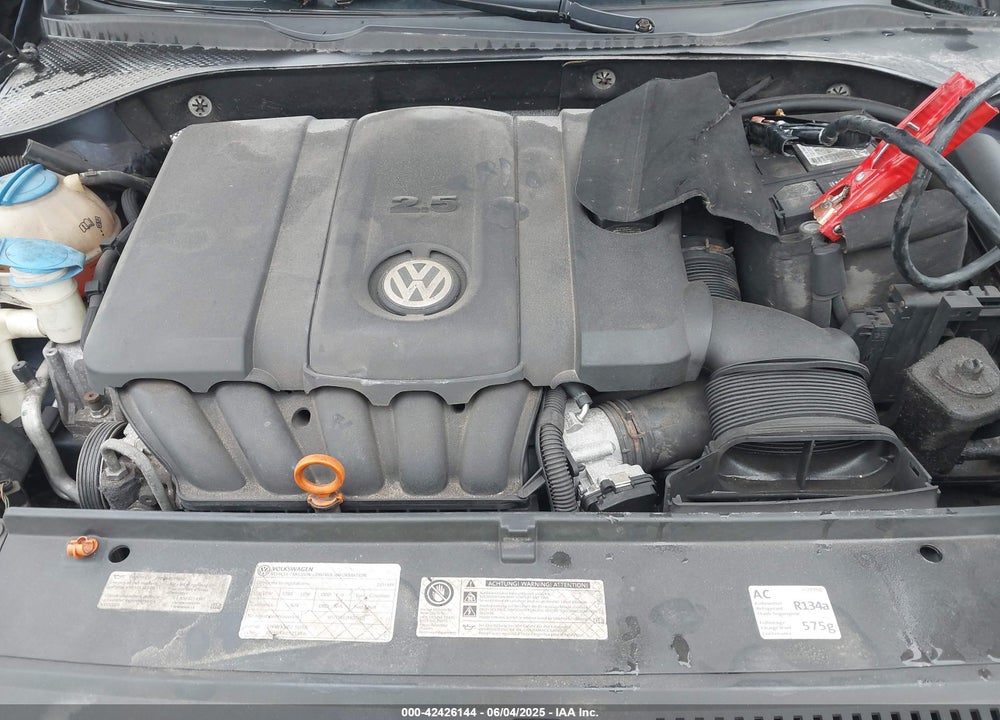 2013 VOLKSWAGEN PASSAT VIN: 1VWCH7A37DC056381
