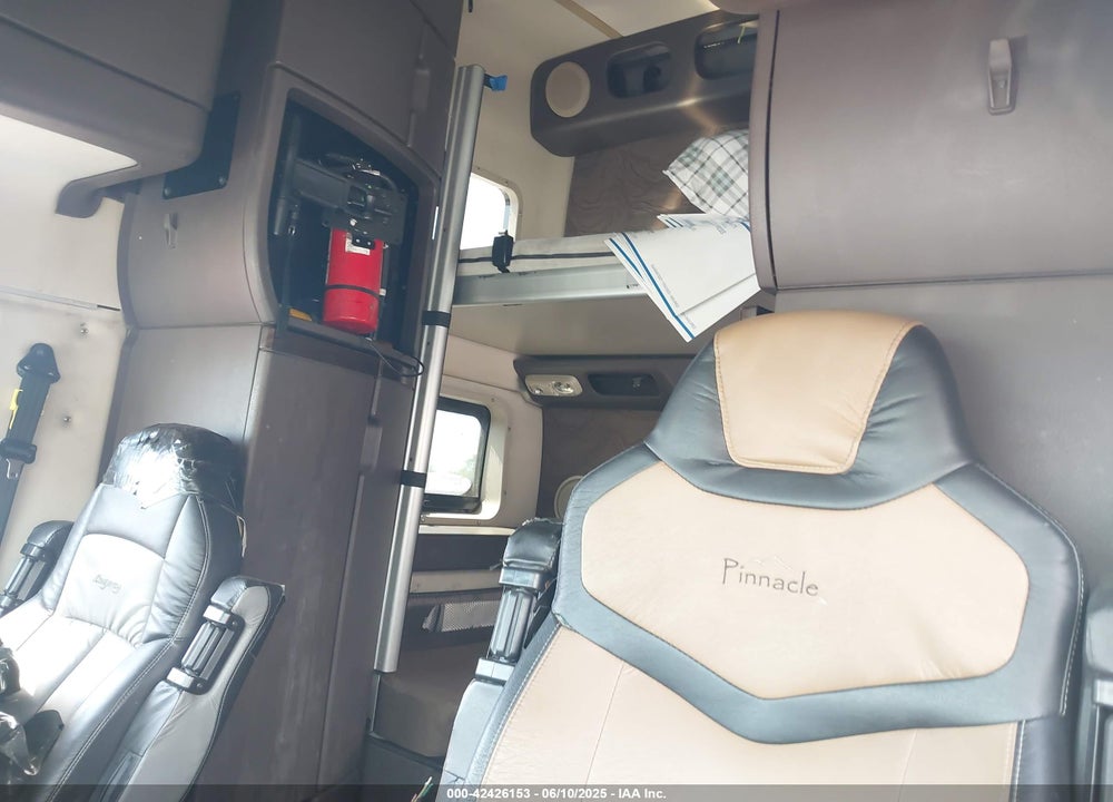 2015 VOLVO VN VNL VIN: 4V4NC9EH7FN176981