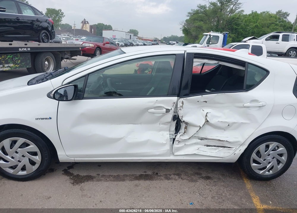 2015 TOYOTA PRIUS C VIN: JTDKDTB37F1587337