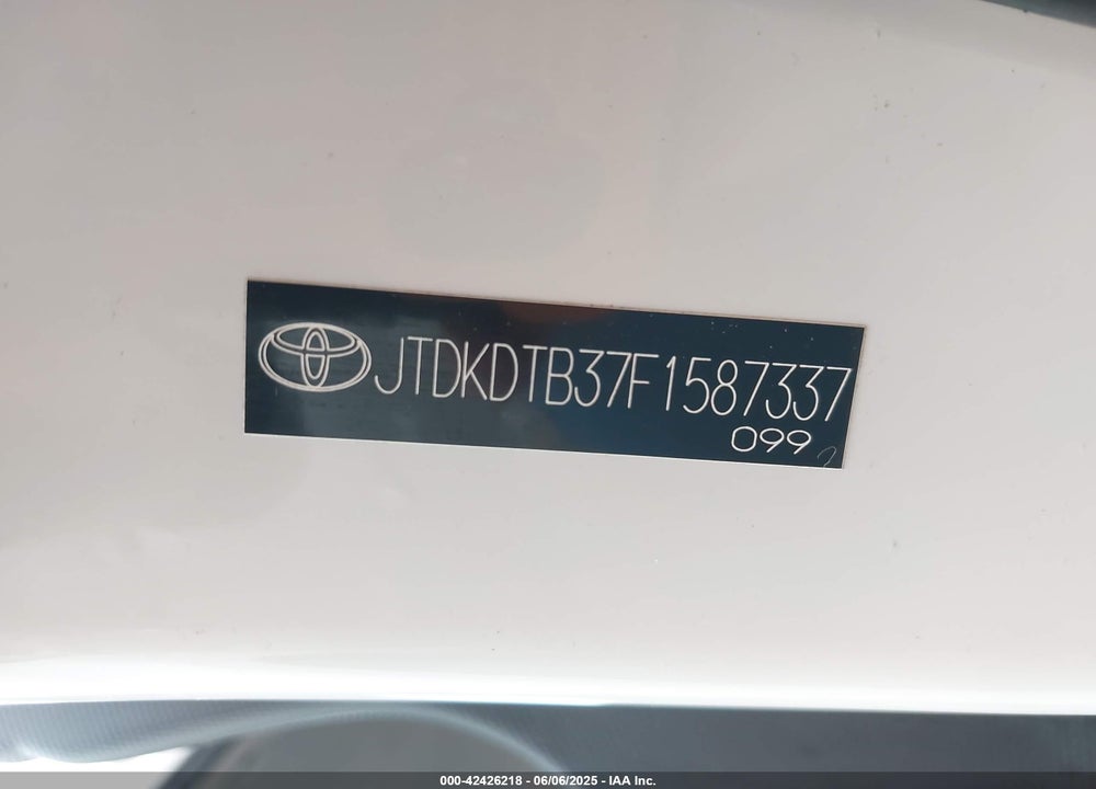2015 TOYOTA PRIUS C VIN: JTDKDTB37F1587337