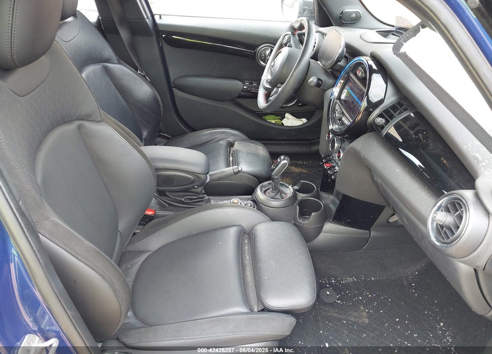 2021 MINI HARDTOP COOPER S VIN: WMWXU9C00M2N60370