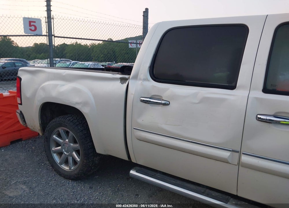 2013 GMC SIERRA 1500 DENALI VIN: 3GTP2XE25DG225253