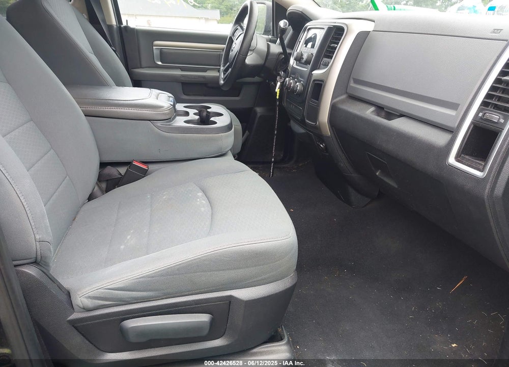 2013 RAM 1500 VIN: 1C6RR6GP5DS517492