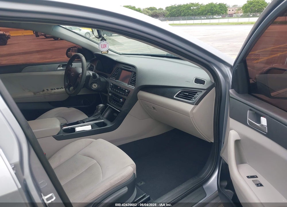 2016 HYUNDAI SONATA SE VIN: 5NPE24AFXGH381718