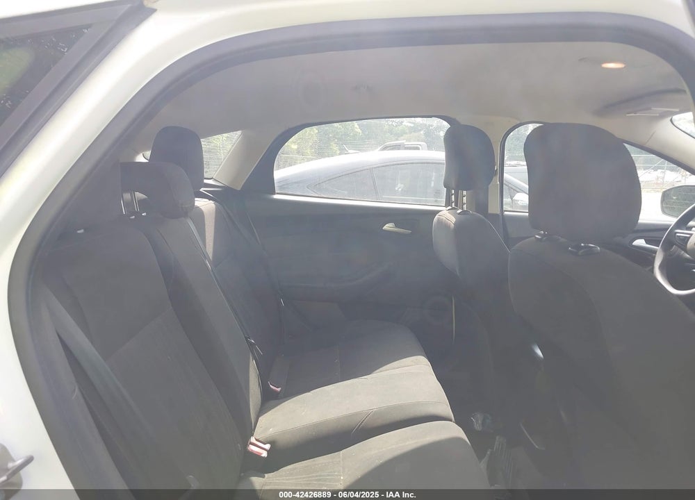 2015 FORD FOCUS VIN: 1FADP3K23FL322044