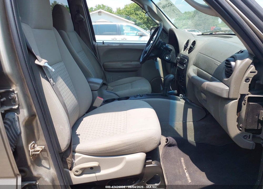 2006 JEEP LIBERTY VIN: 1J4GL48K96W224905