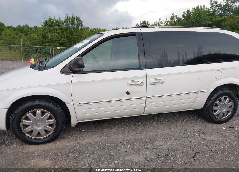 2005 CHRYSLER TOWN & COUNTRY LIMITED VIN: 2C8GP64L05R213379
