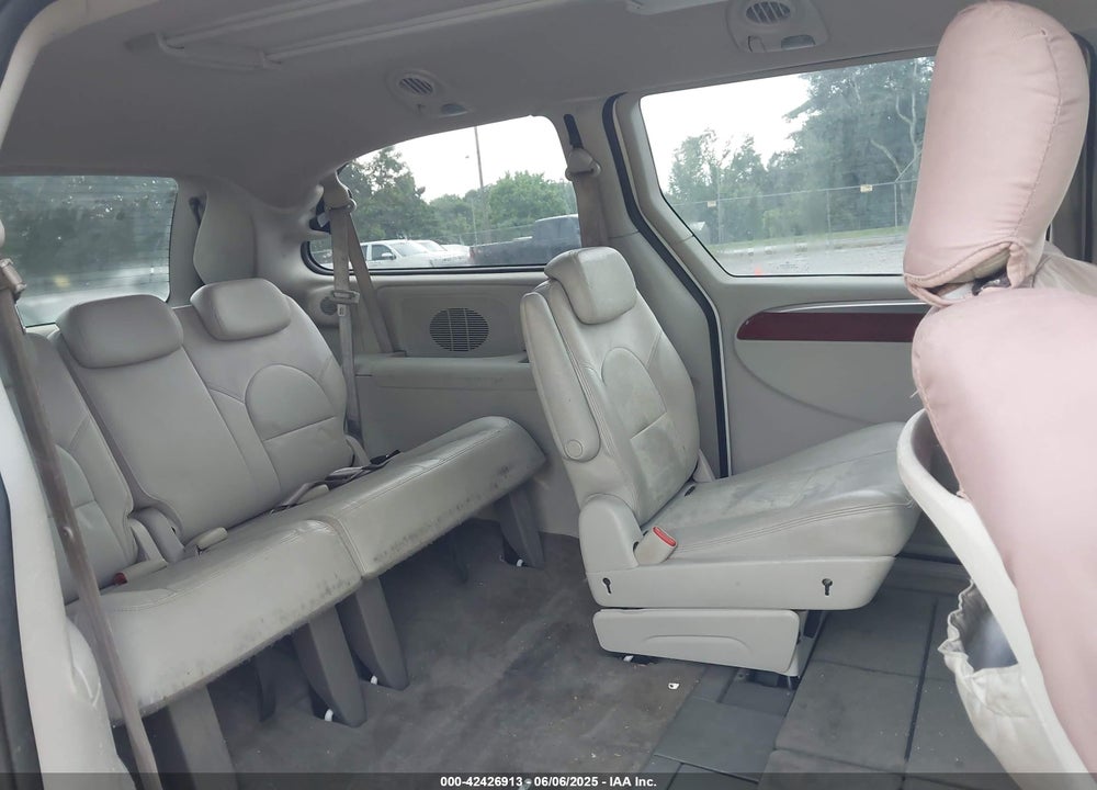 2005 CHRYSLER TOWN & COUNTRY LIMITED VIN: 2C8GP64L05R213379