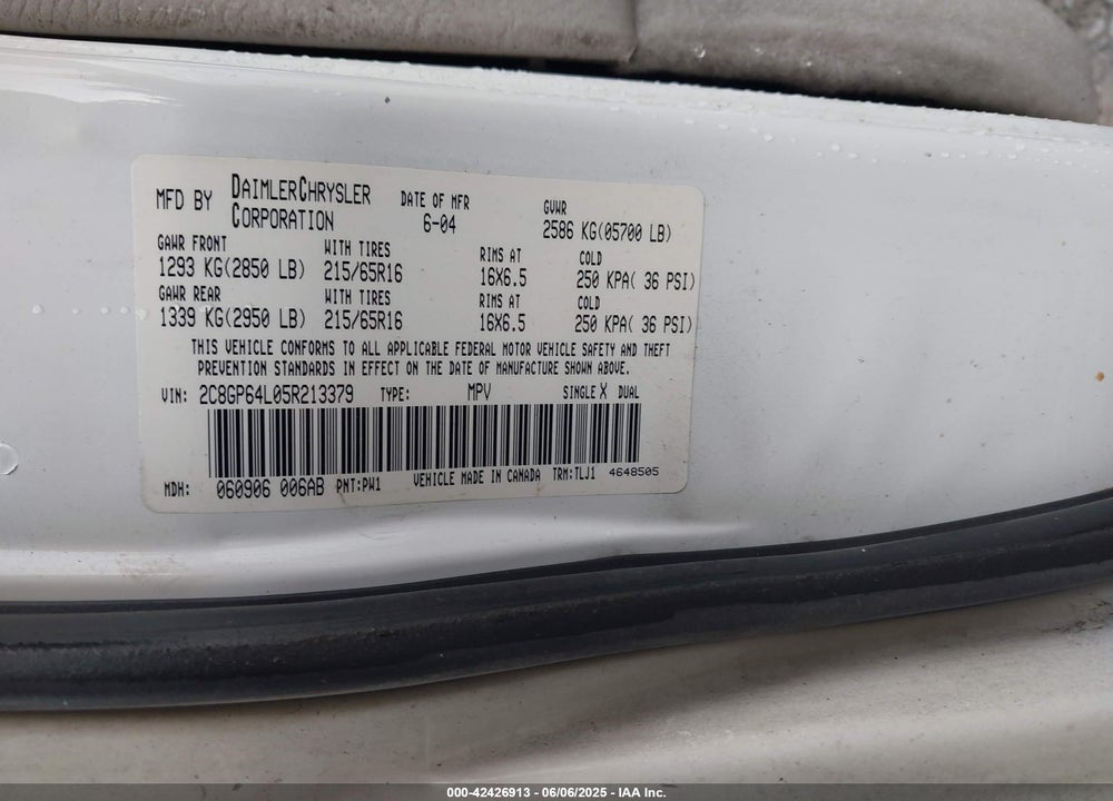 2005 CHRYSLER TOWN & COUNTRY LIMITED VIN: 2C8GP64L05R213379