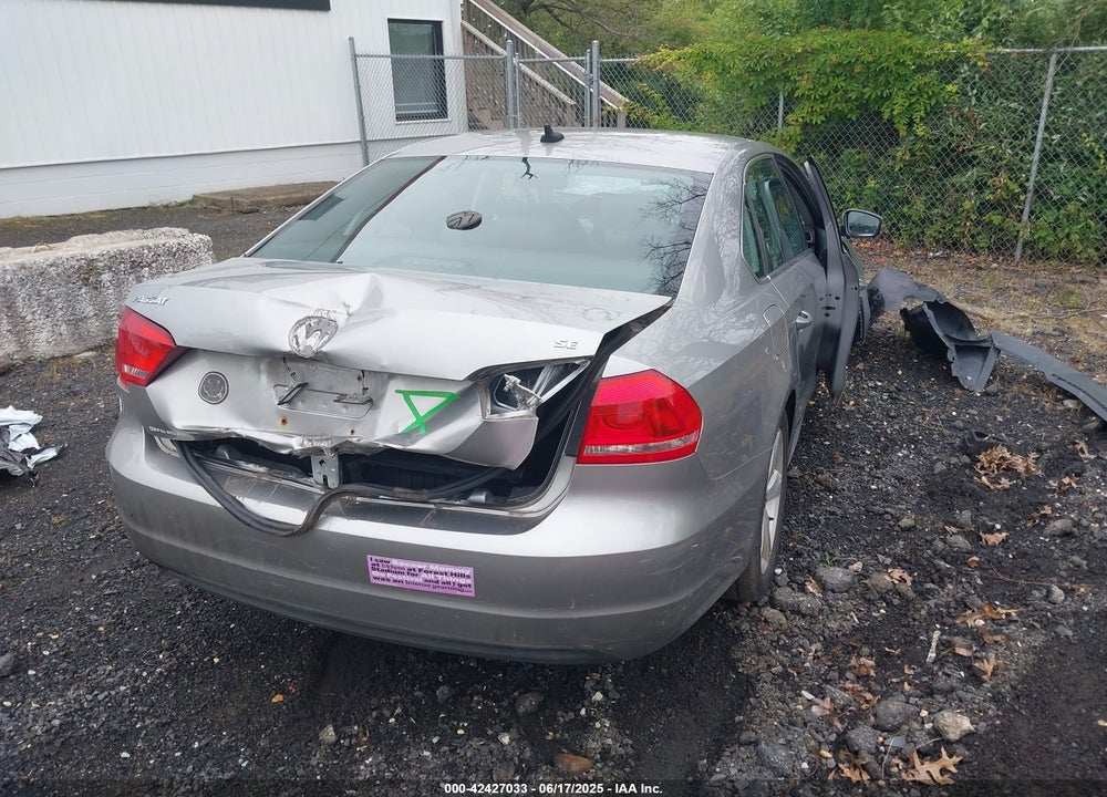 2013 VOLKSWAGEN PASSAT VIN: 1VWBP7A33DC041410