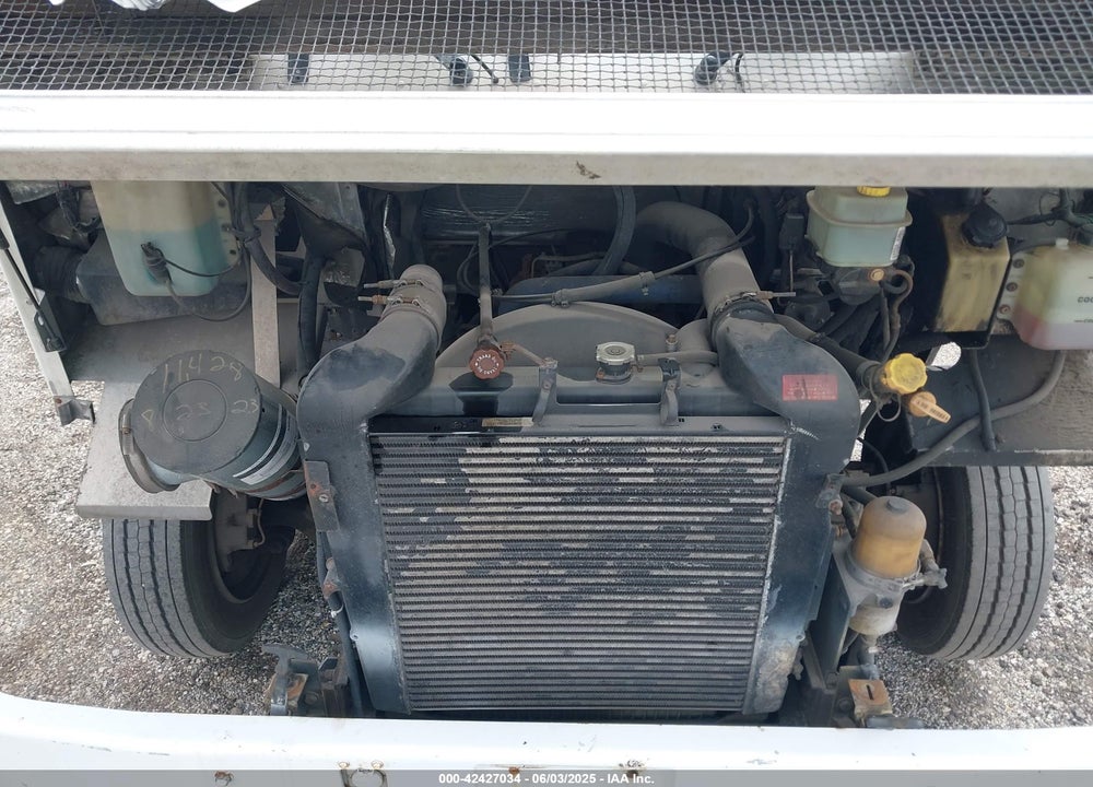 1999 FREIGHTLINER CHASSIS M LINE WALK-IN VAN VIN: 4UZA4FF41XCB81672