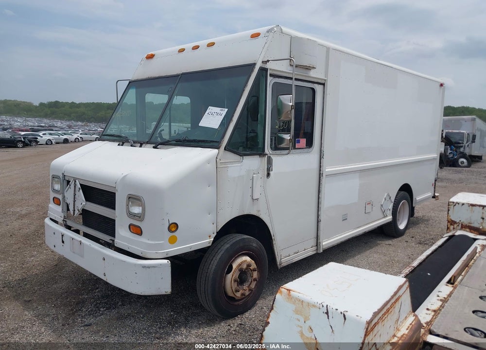 1999 FREIGHTLINER CHASSIS M LINE WALK-IN VAN VIN: 4UZA4FF41XCB81672