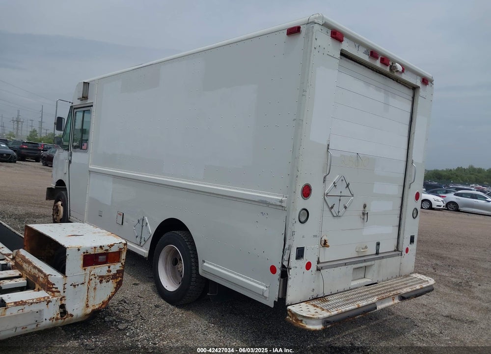 1999 FREIGHTLINER CHASSIS M LINE WALK-IN VAN VIN: 4UZA4FF41XCB81672