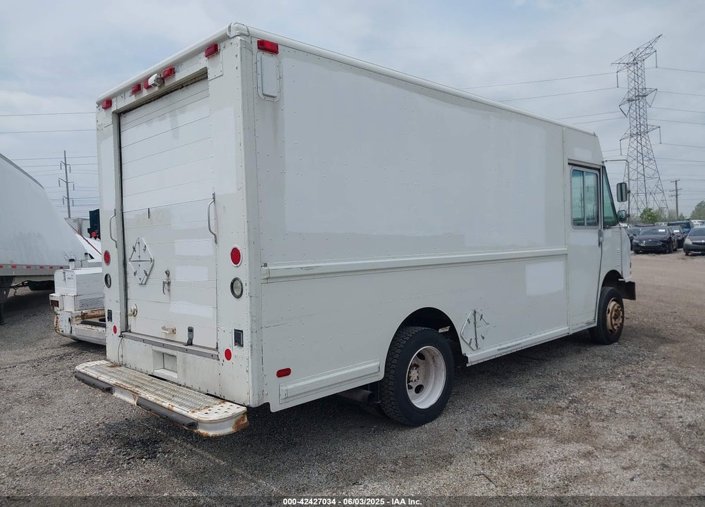 1999 FREIGHTLINER CHASSIS M LINE WALK-IN VAN VIN: 4UZA4FF41XCB81672
