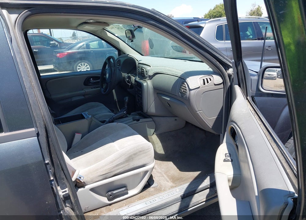 2005 CHEVROLET TRAILBLAZER LS VIN: 1GNDS13S152313902