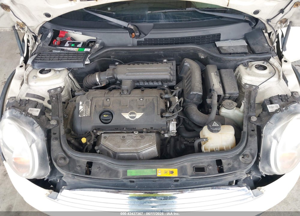 2011 MINI COOPER VIN: WMWSU3C52BT091664