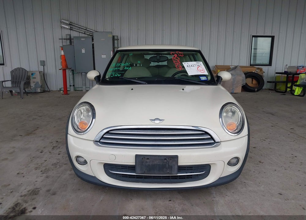 2011 MINI COOPER VIN: WMWSU3C52BT091664