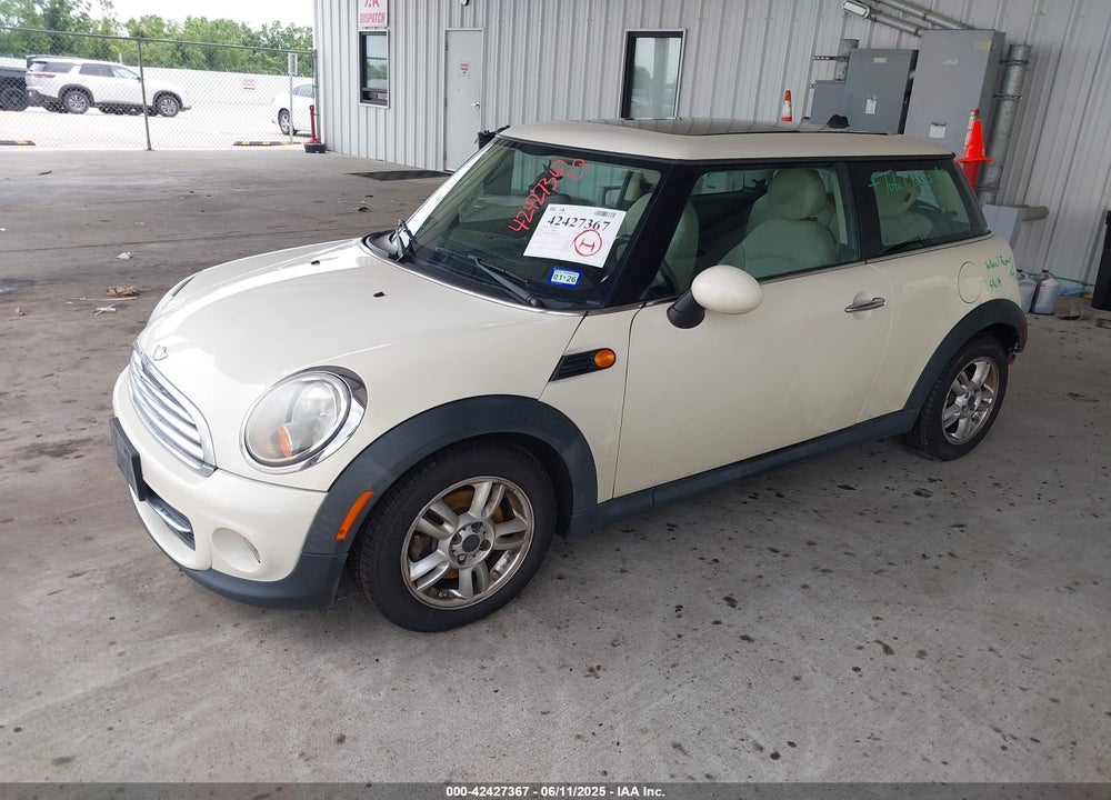 2011 MINI COOPER VIN: WMWSU3C52BT091664