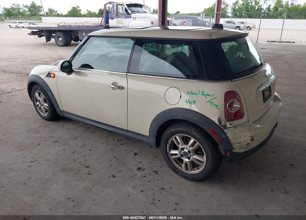 2011 MINI COOPER VIN: WMWSU3C52BT091664