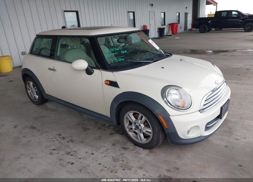 2011 MINI COOPER VIN: WMWSU3C52BT091664