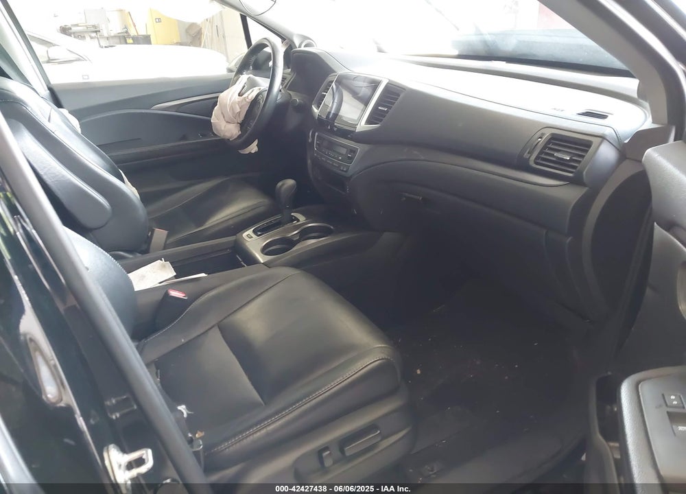 2017 HONDA PILOT VIN: 5FNYF6H53HB033625